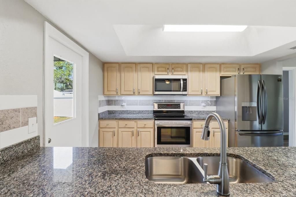 待售: $334,700 (2 贝兹, 2 浴室, 1466 平方英尺)