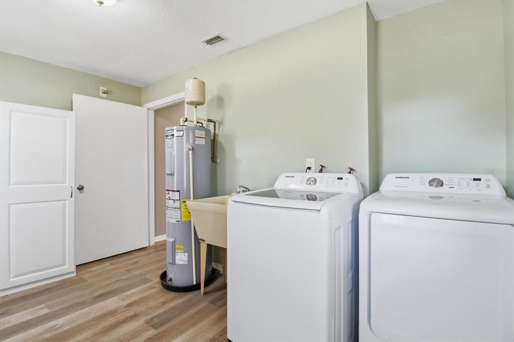 待售: $334,700 (2 贝兹, 2 浴室, 1466 平方英尺)