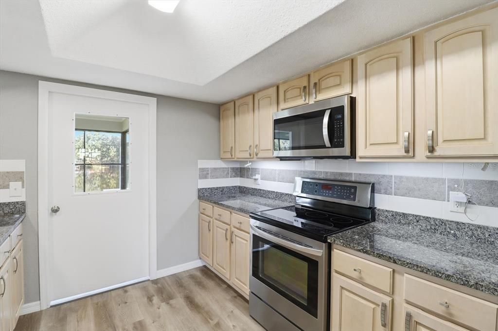 待售: $334,700 (2 贝兹, 2 浴室, 1466 平方英尺)