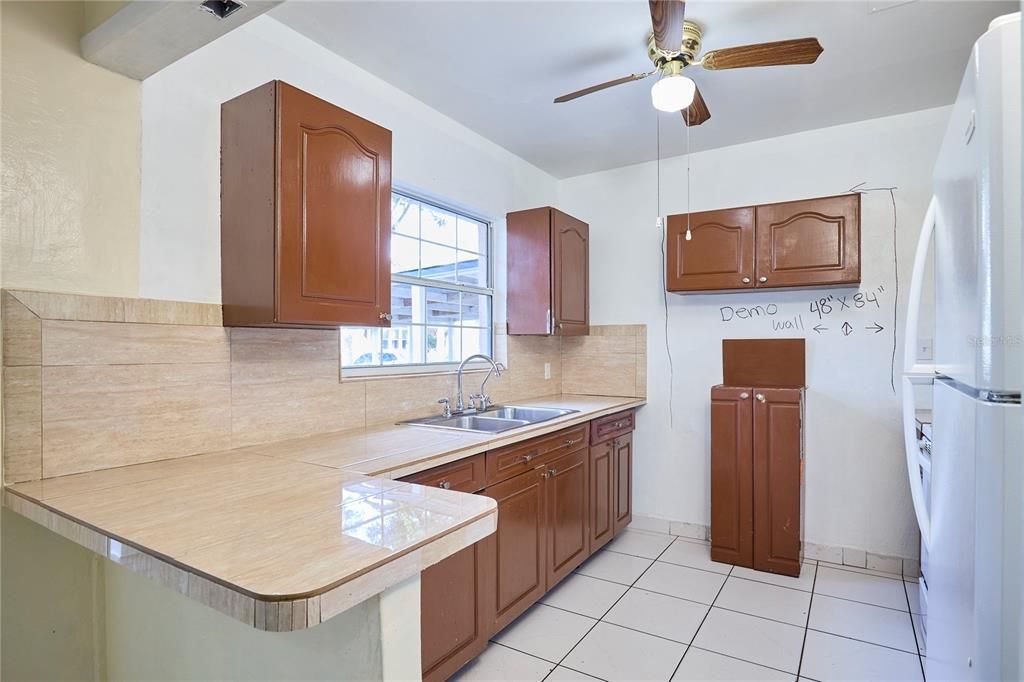 На продажу: $299,900 (3 спален, 3 ванн, 1240 Квадратных фут)