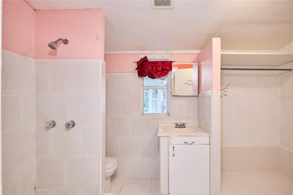 На продажу: $299,900 (3 спален, 3 ванн, 1240 Квадратных фут)