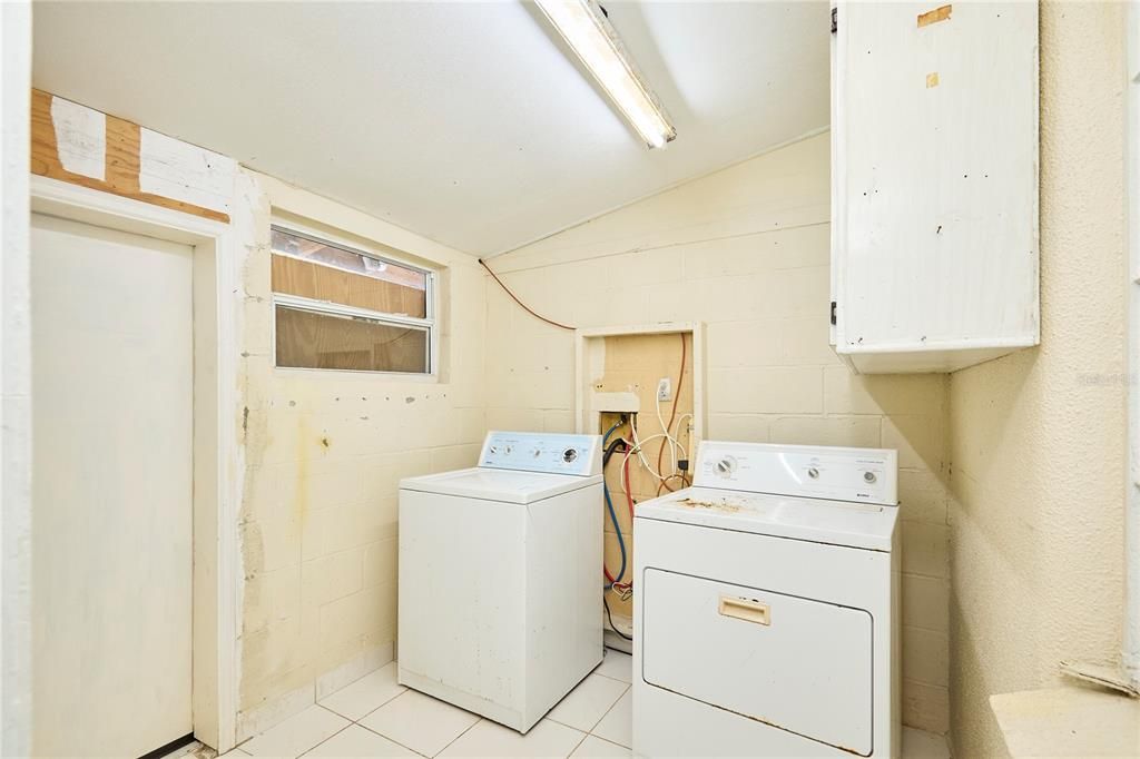 На продажу: $299,900 (3 спален, 3 ванн, 1240 Квадратных фут)