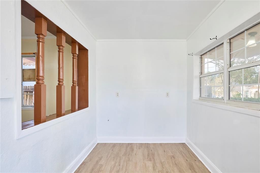 На продажу: $299,900 (3 спален, 3 ванн, 1240 Квадратных фут)