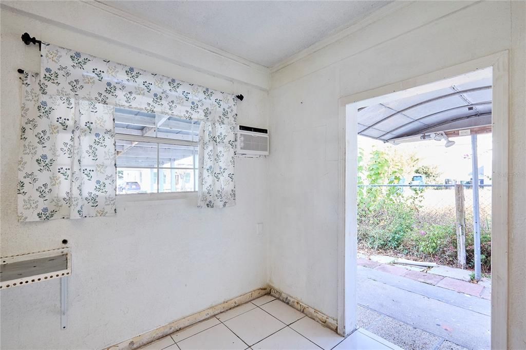 На продажу: $299,900 (3 спален, 3 ванн, 1240 Квадратных фут)