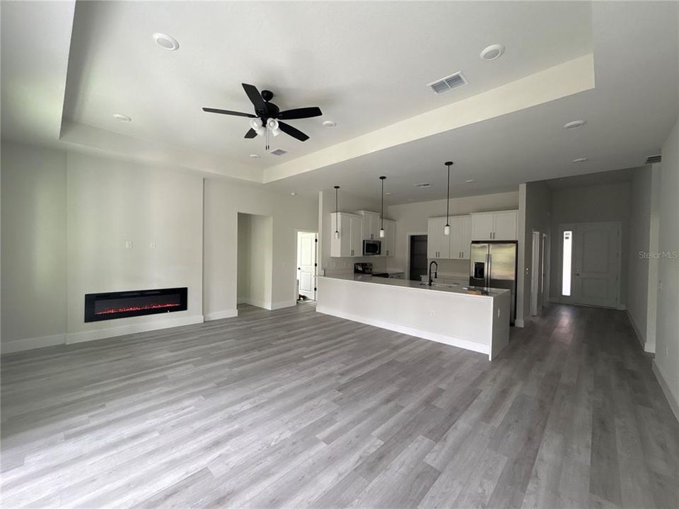 待售: $389,900 (4 贝兹, 2 浴室, 1839 平方英尺)