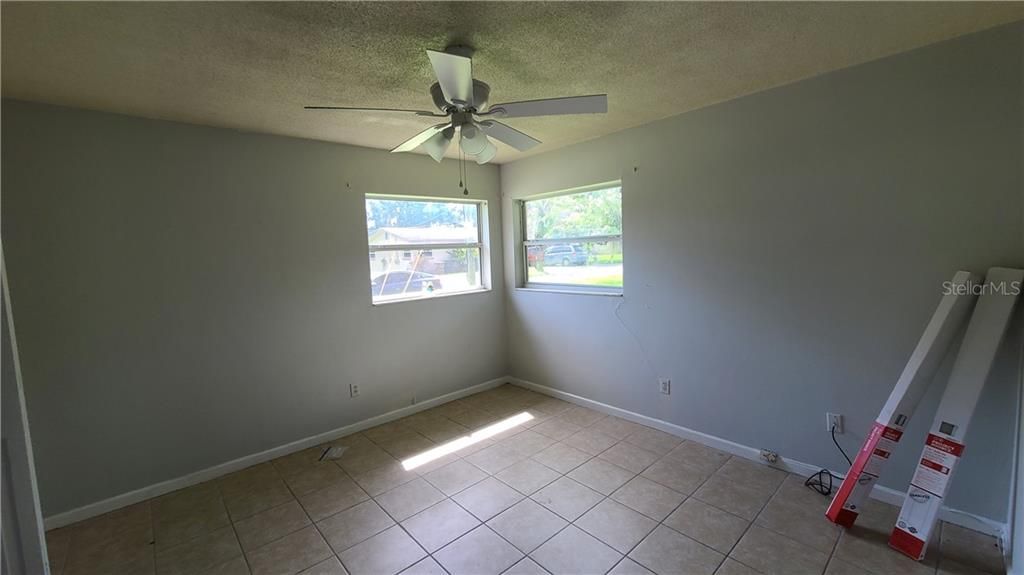 出租: $1,050 (2 贝兹, 1 浴室, 840 平方英尺)