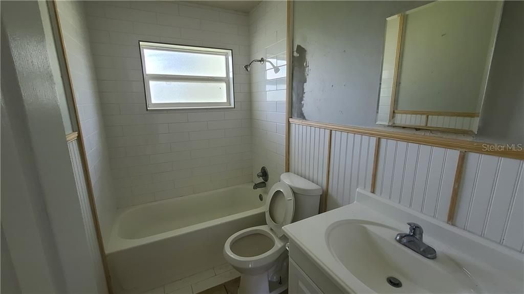 出租: $1,050 (2 贝兹, 1 浴室, 840 平方英尺)