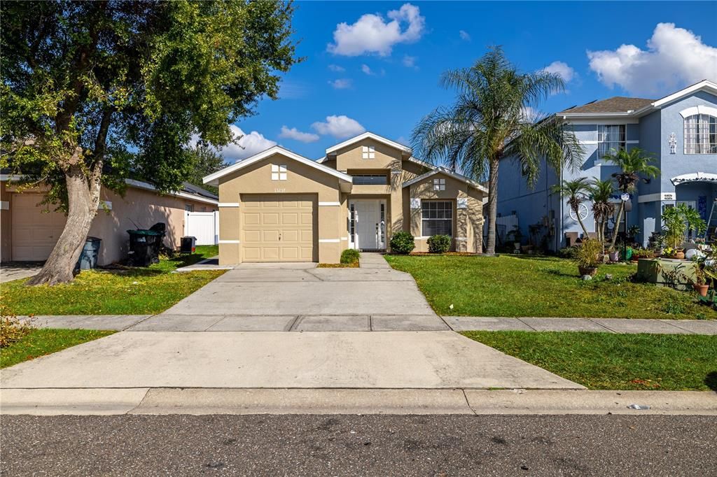 For Rent: $2,400 (3 beds, 2 baths, 1229 Square Feet)