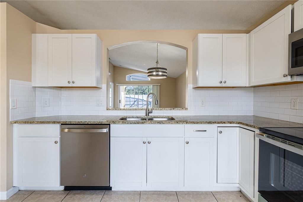 For Rent: $2,400 (3 beds, 2 baths, 1229 Square Feet)