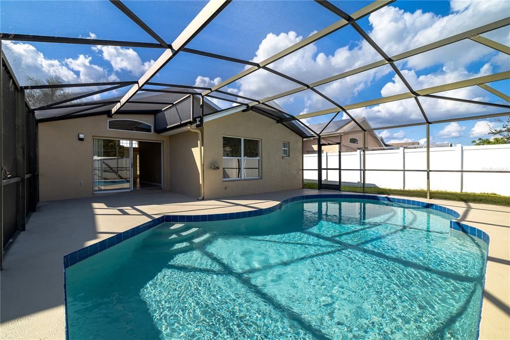 For Rent: $2,400 (3 beds, 2 baths, 1229 Square Feet)