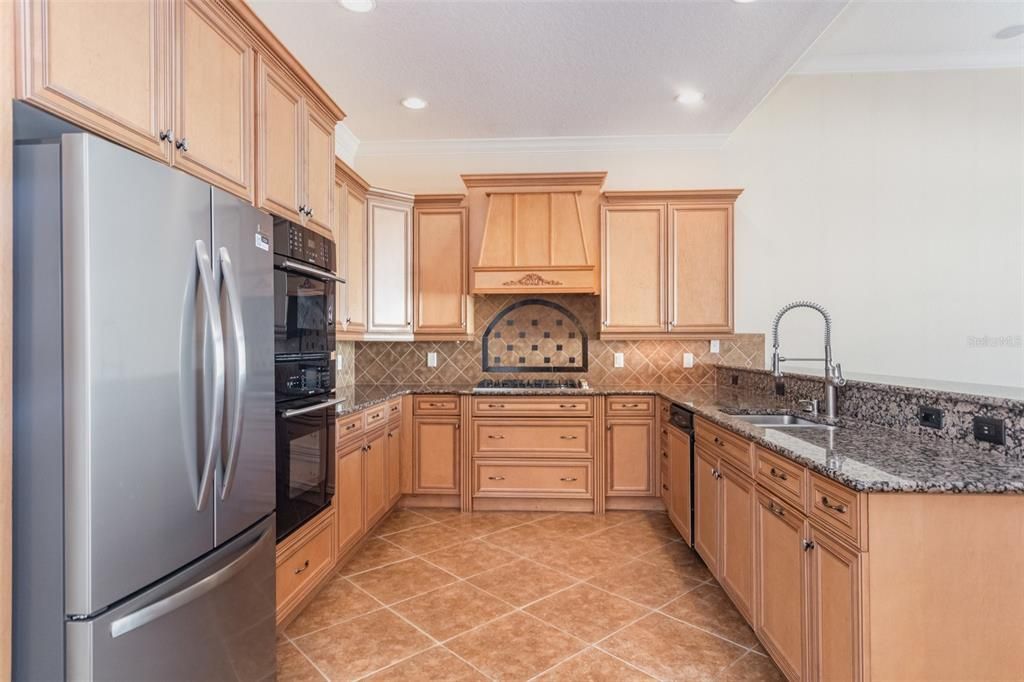 На продажу: $744,950 (4 спален, 3 ванн, 2727 Квадратных фут)