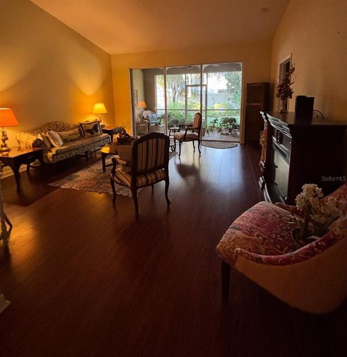 На продажу: $345,000 (2 спален, 2 ванн, 1676 Квадратных фут)