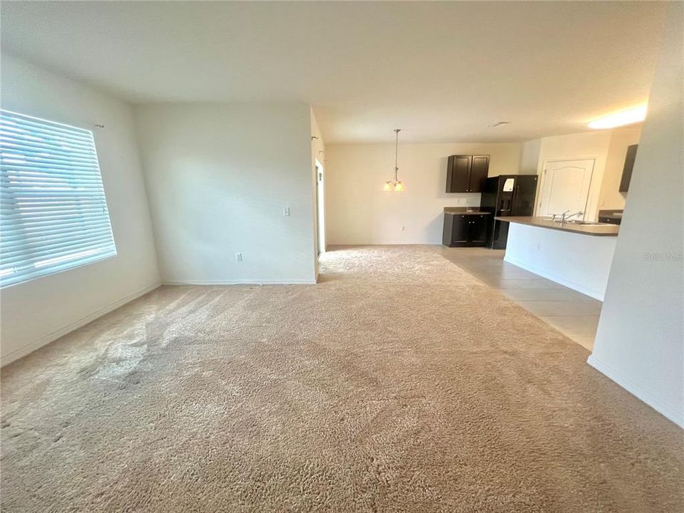 В аренду: $2,300 (4 спален, 2 ванн, 1867 Квадратных фут)