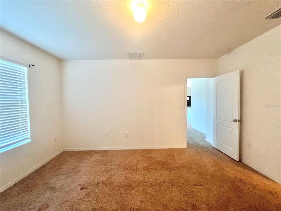 В аренду: $2,300 (4 спален, 2 ванн, 1867 Квадратных фут)