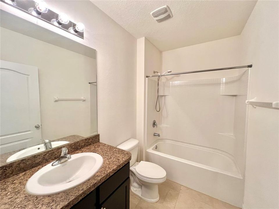 В аренду: $2,300 (4 спален, 2 ванн, 1867 Квадратных фут)