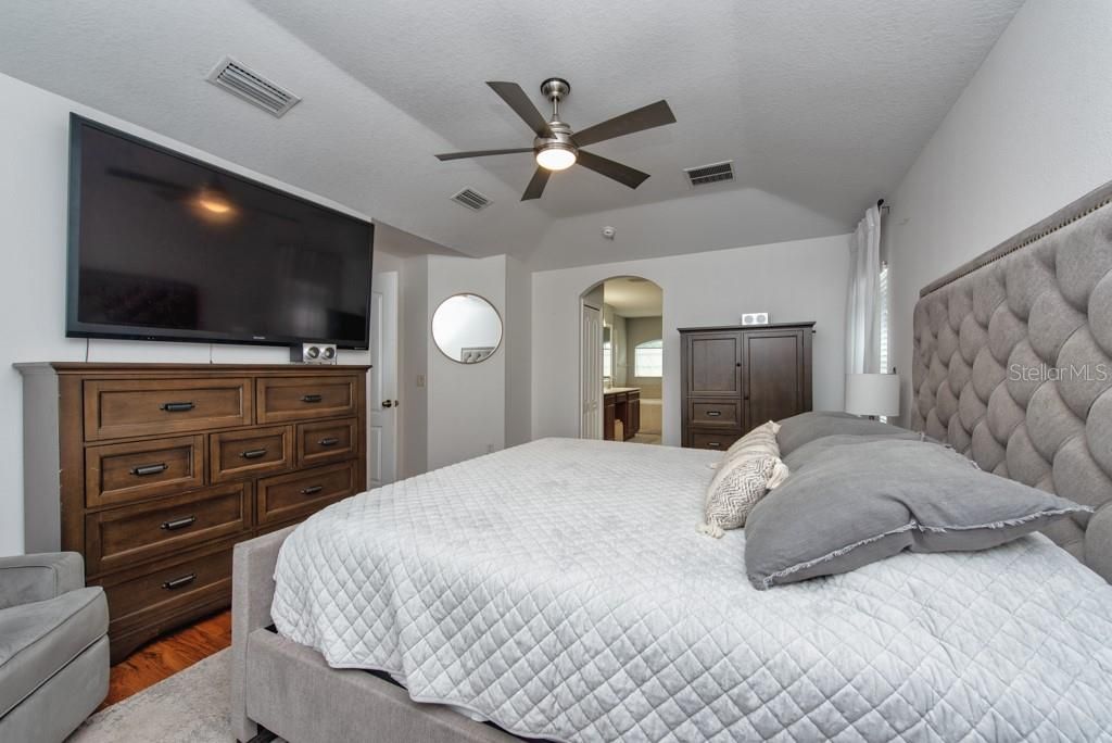 待售: $490,000 (3 贝兹, 2 浴室, 2463 平方英尺)