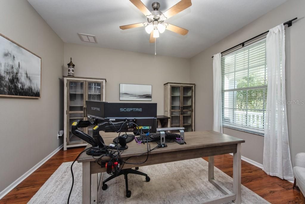 待售: $490,000 (3 贝兹, 2 浴室, 2463 平方英尺)