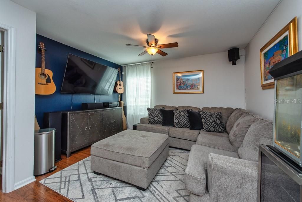 待售: $490,000 (3 贝兹, 2 浴室, 2463 平方英尺)