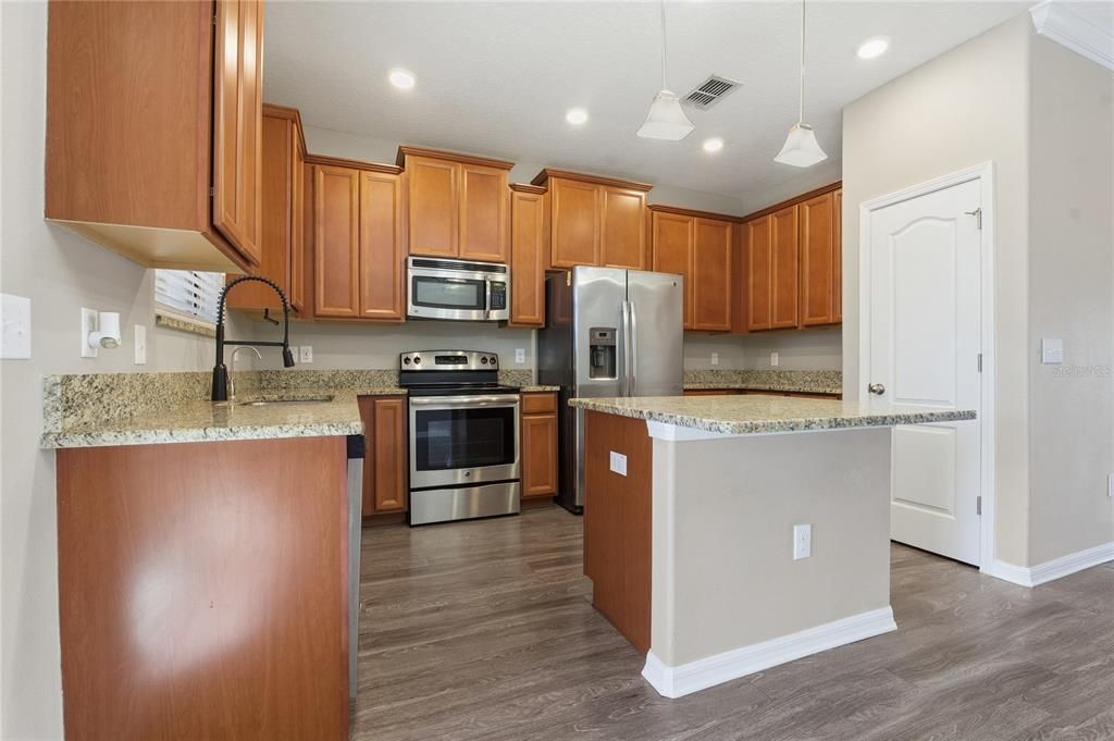 出租: $1,900 (3 贝兹, 2 浴室, 1649 平方英尺)