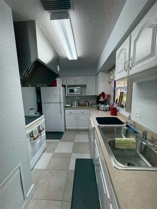 For Sale: $475,000 (3 beds, 2 baths, 2003 Square Feet)