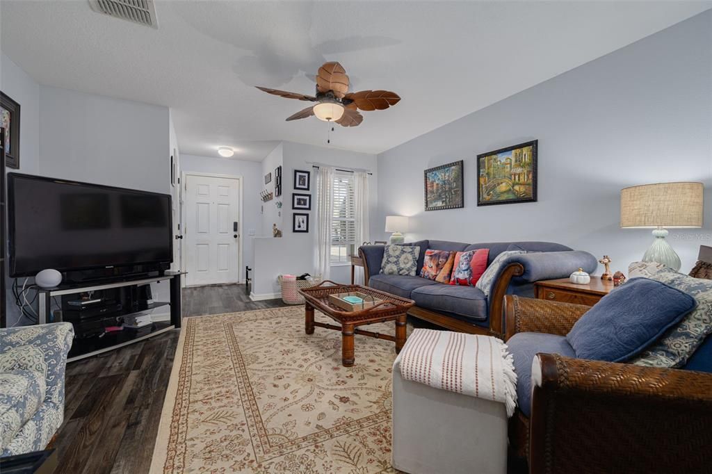 For Sale: $275,000 (2 beds, 2 baths, 1252 Square Feet)