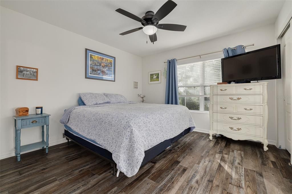 For Sale: $275,000 (2 beds, 2 baths, 1252 Square Feet)