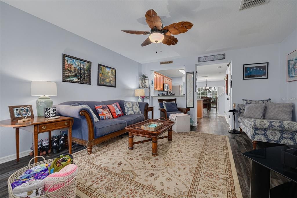 For Sale: $275,000 (2 beds, 2 baths, 1252 Square Feet)