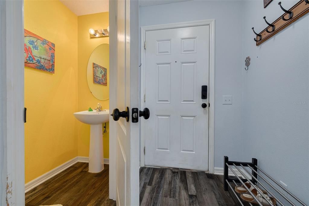 For Sale: $275,000 (2 beds, 2 baths, 1252 Square Feet)