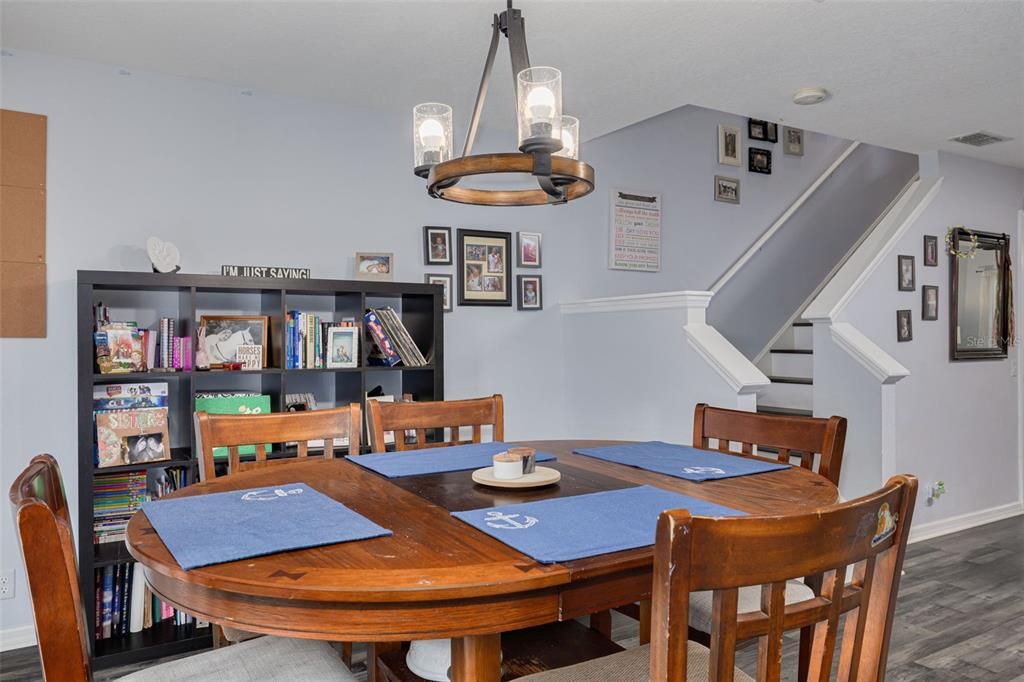 For Sale: $275,000 (2 beds, 2 baths, 1252 Square Feet)