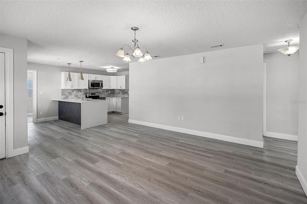 出租: $1,850 (4 贝兹, 2 浴室, 1295 平方英尺)