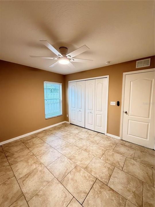 出租: $2,400 (4 贝兹, 3 浴室, 2423 平方英尺)