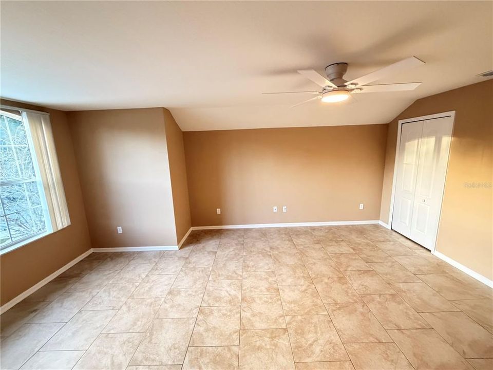 出租: $2,400 (4 贝兹, 3 浴室, 2423 平方英尺)