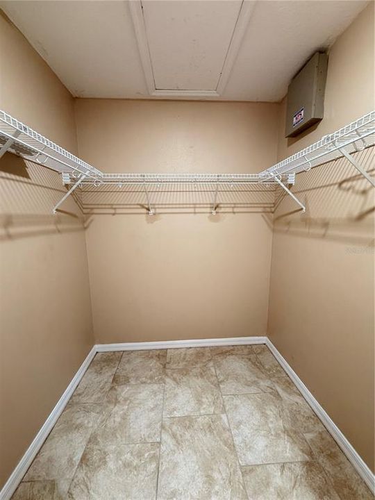 出租: $2,400 (4 贝兹, 3 浴室, 2423 平方英尺)