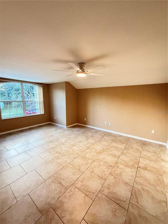 出租: $2,400 (4 贝兹, 3 浴室, 2423 平方英尺)