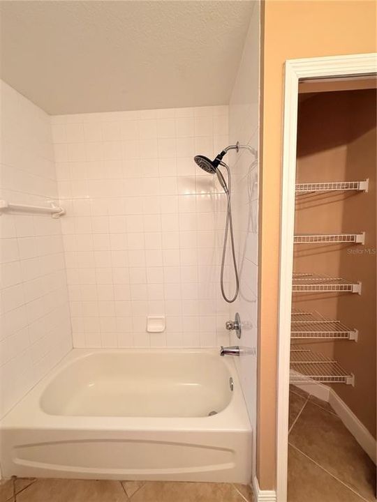 出租: $2,400 (4 贝兹, 3 浴室, 2423 平方英尺)