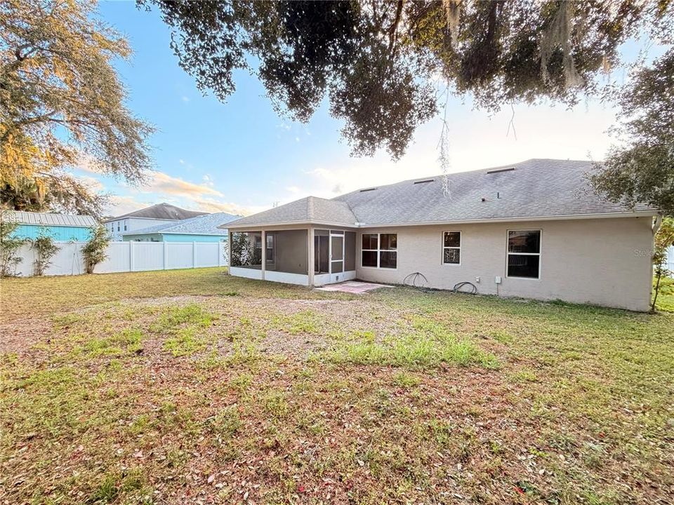 出租: $2,400 (4 贝兹, 3 浴室, 2423 平方英尺)