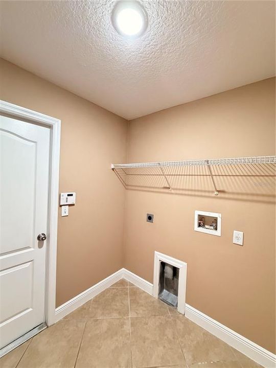 出租: $2,400 (4 贝兹, 3 浴室, 2423 平方英尺)