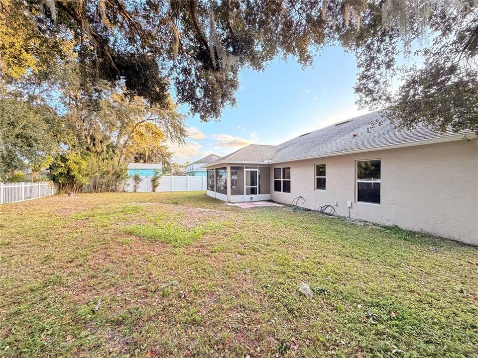 出租: $2,400 (4 贝兹, 3 浴室, 2423 平方英尺)