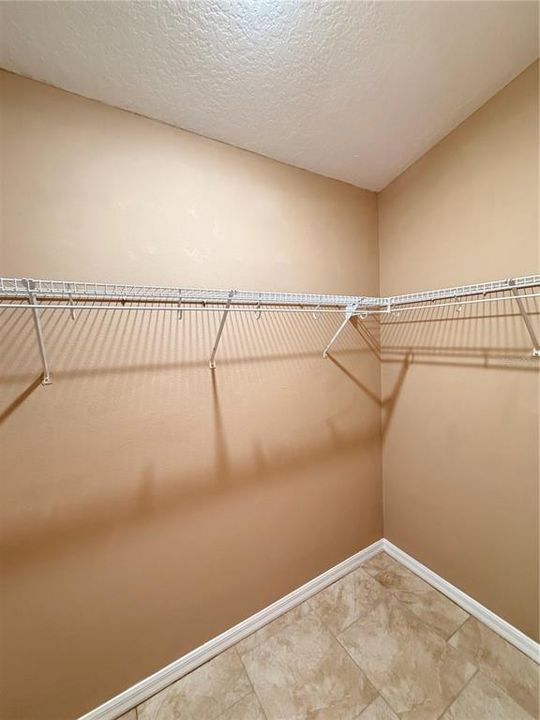 出租: $2,400 (4 贝兹, 3 浴室, 2423 平方英尺)