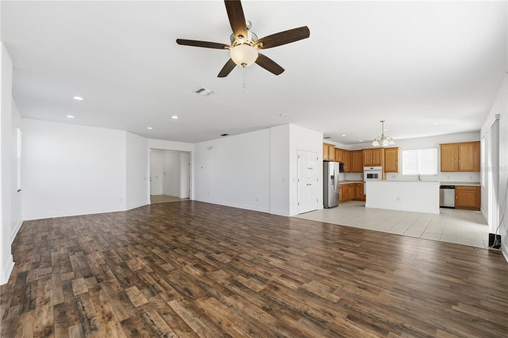 For Rent: $2,650 (3 beds, 2 baths, 1923 Square Feet)