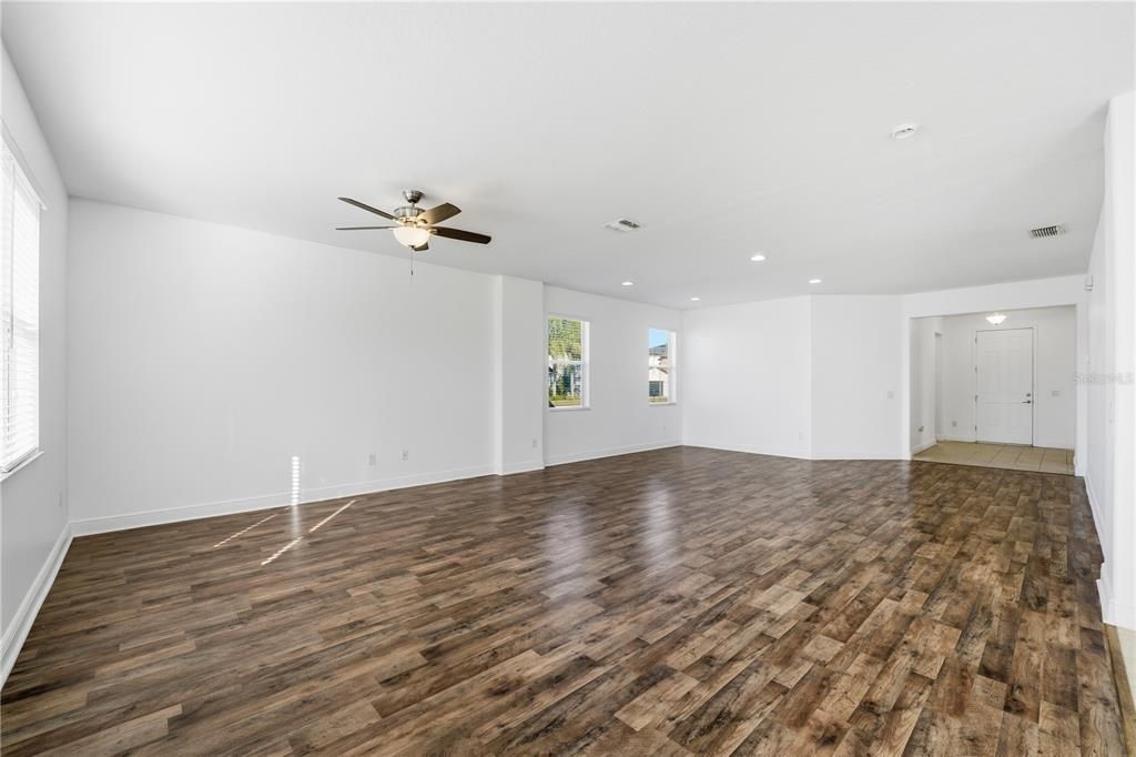 For Rent: $2,650 (3 beds, 2 baths, 1923 Square Feet)