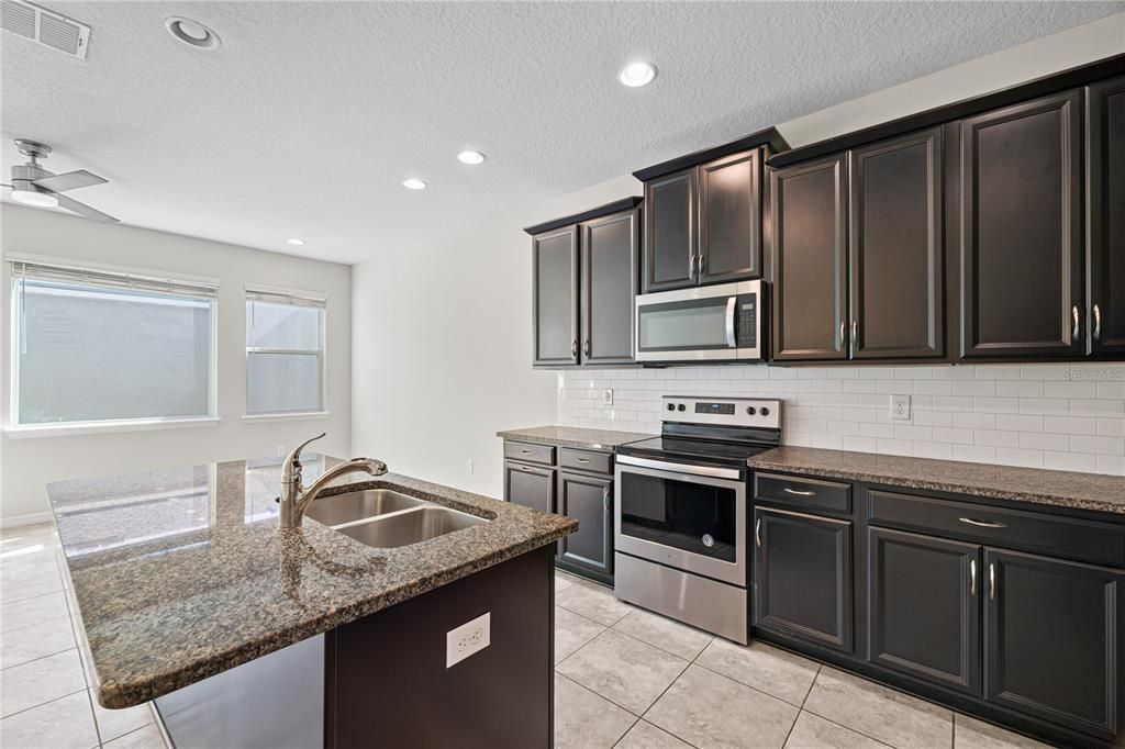 For Rent: $2,850 (3 beds, 2 baths, 1768 Square Feet)