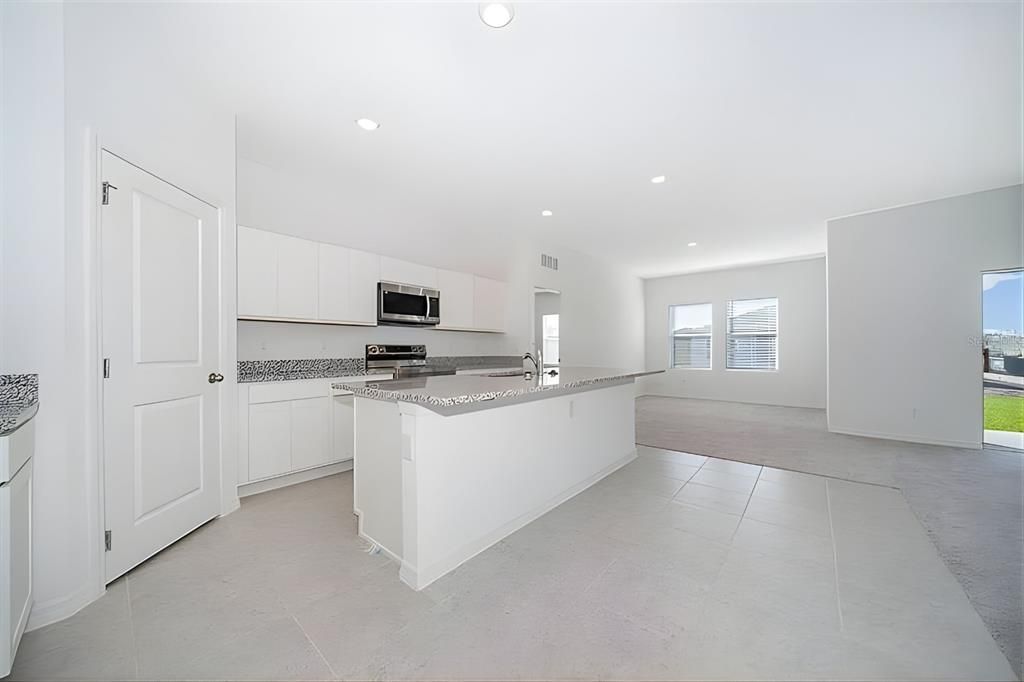 出租: $2,500 (4 贝兹, 2 浴室, 1773 平方英尺)