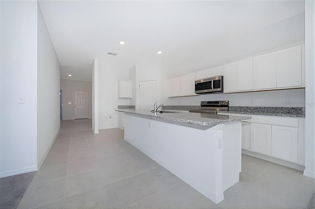 出租: $2,500 (4 贝兹, 2 浴室, 1773 平方英尺)