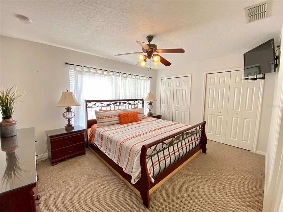 For Sale: $550,000 (7 beds, 6 baths, 2904 Square Feet)