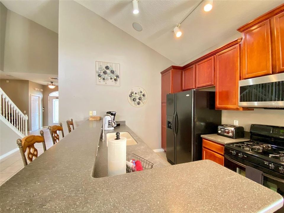 For Sale: $550,000 (7 beds, 6 baths, 2904 Square Feet)