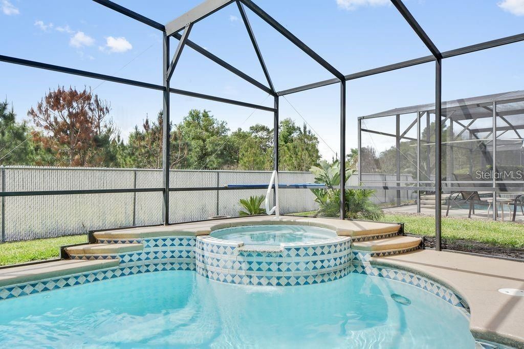 For Sale: $550,000 (7 beds, 6 baths, 2904 Square Feet)