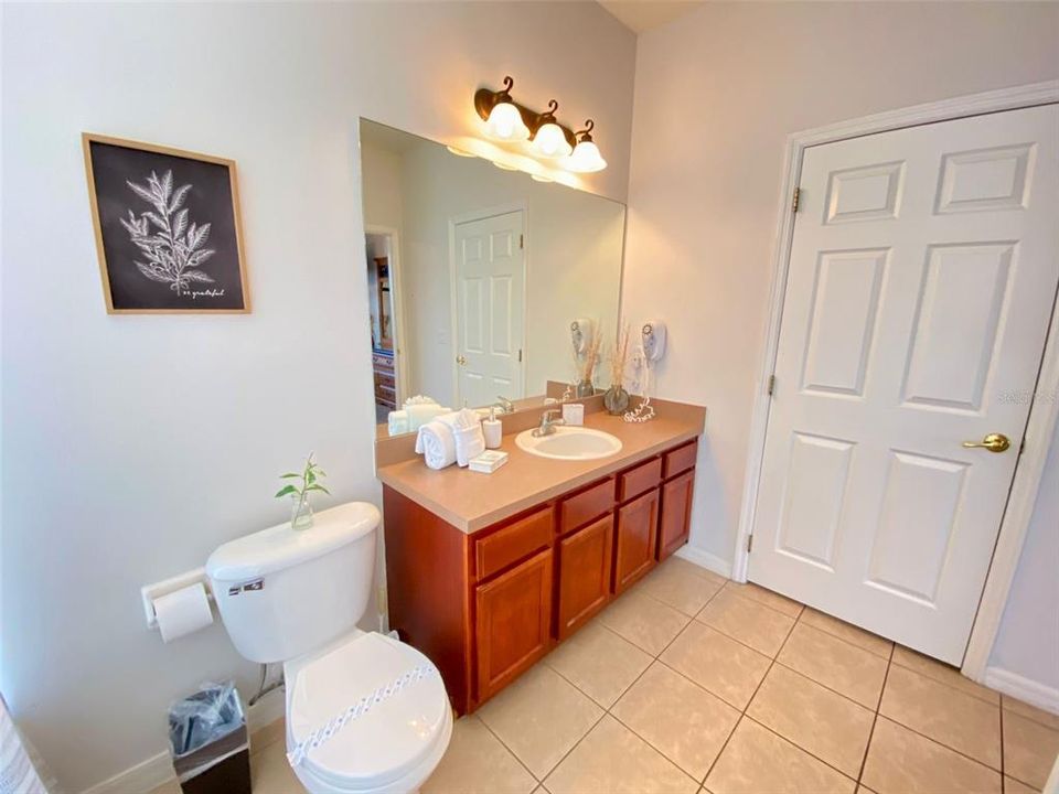 For Sale: $550,000 (7 beds, 6 baths, 2904 Square Feet)