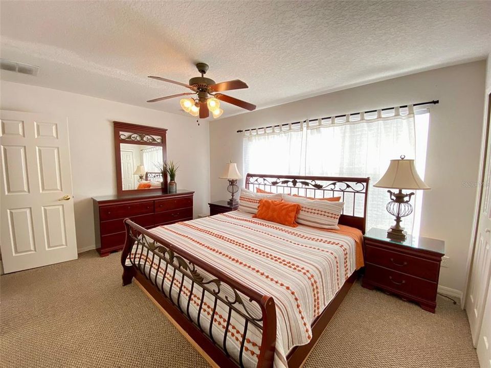 For Sale: $550,000 (7 beds, 6 baths, 2904 Square Feet)