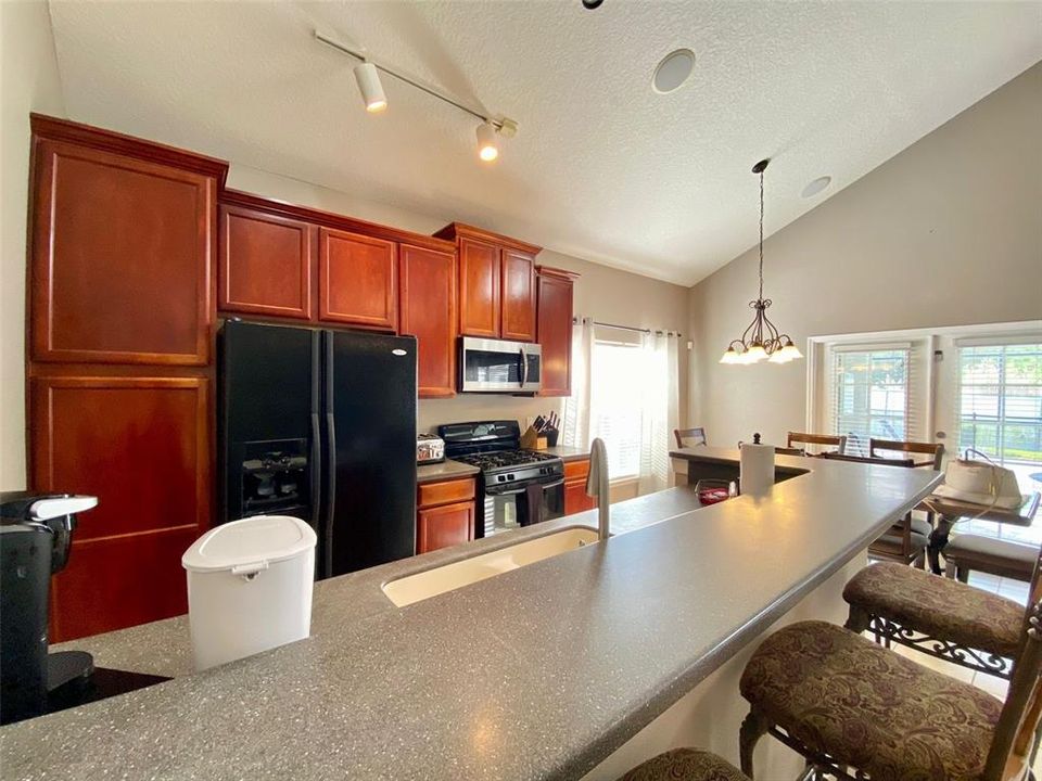 For Sale: $550,000 (7 beds, 6 baths, 2904 Square Feet)